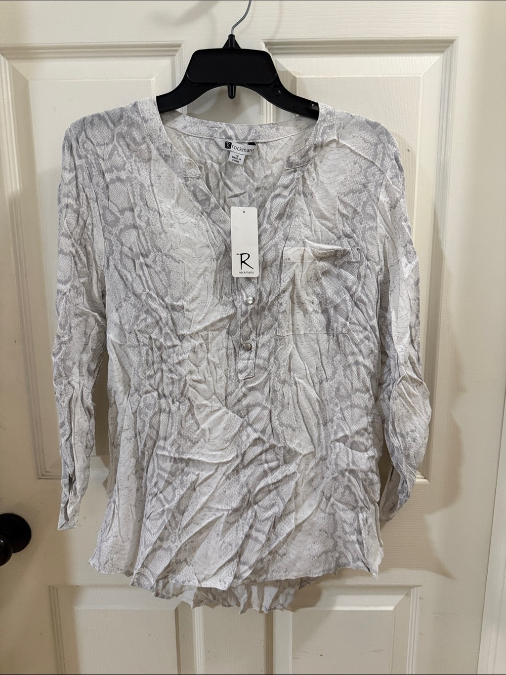Snake-Print V-Neck Tunic Top in Gray and White